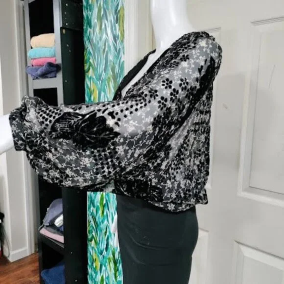 ASTR the label Velvet Burnout Shawna Abstract Velvet Cropped Sheer Floral Top S - Picture 5 of 12